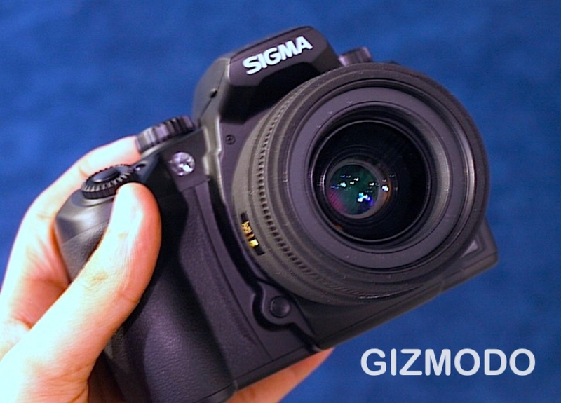 Illustration for article titled Sigma's Flagship SD15 DSLR Feels Like a Rock (in a Good Way)